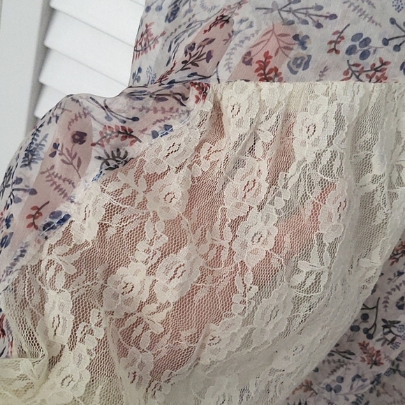 VICI Floral Sheer Lace Blouse - Picture 2 of 4